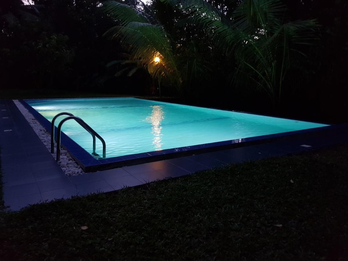 Chitra Ayurveda Hotel Bentota Bagian luar foto