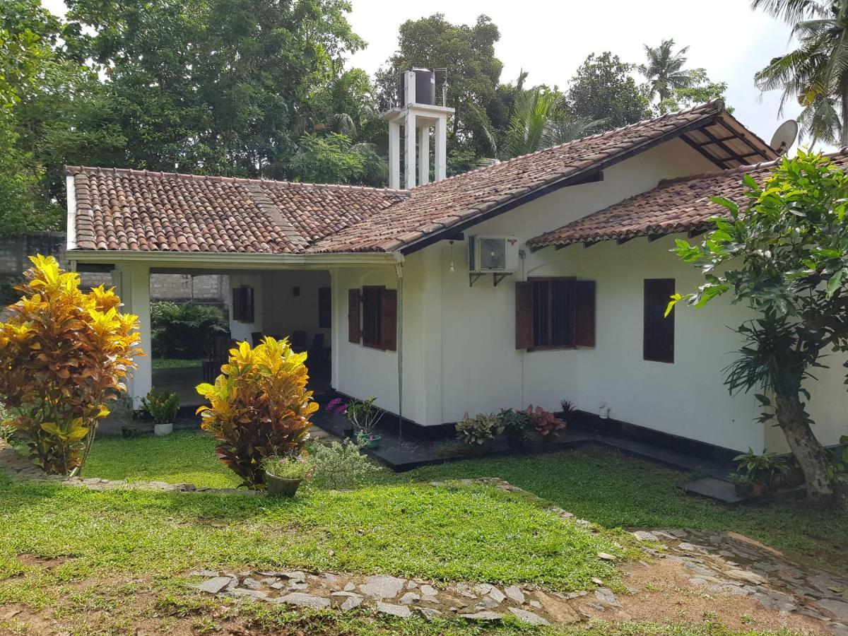 Chitra Ayurveda Hotel Bentota Bagian luar foto