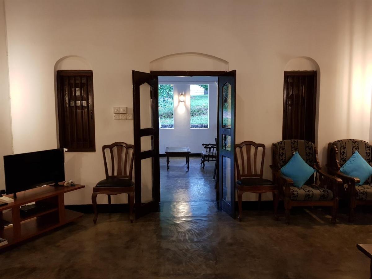 Chitra Ayurveda Hotel Bentota Bagian luar foto