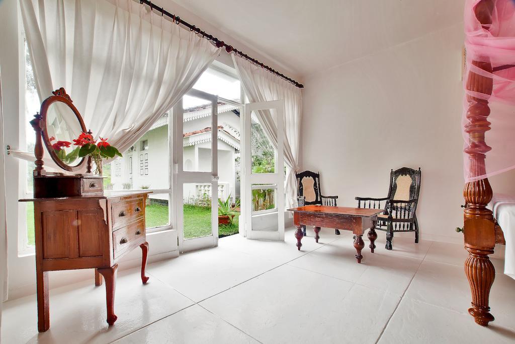 Chitra Ayurveda Hotel Bentota Bagian luar foto