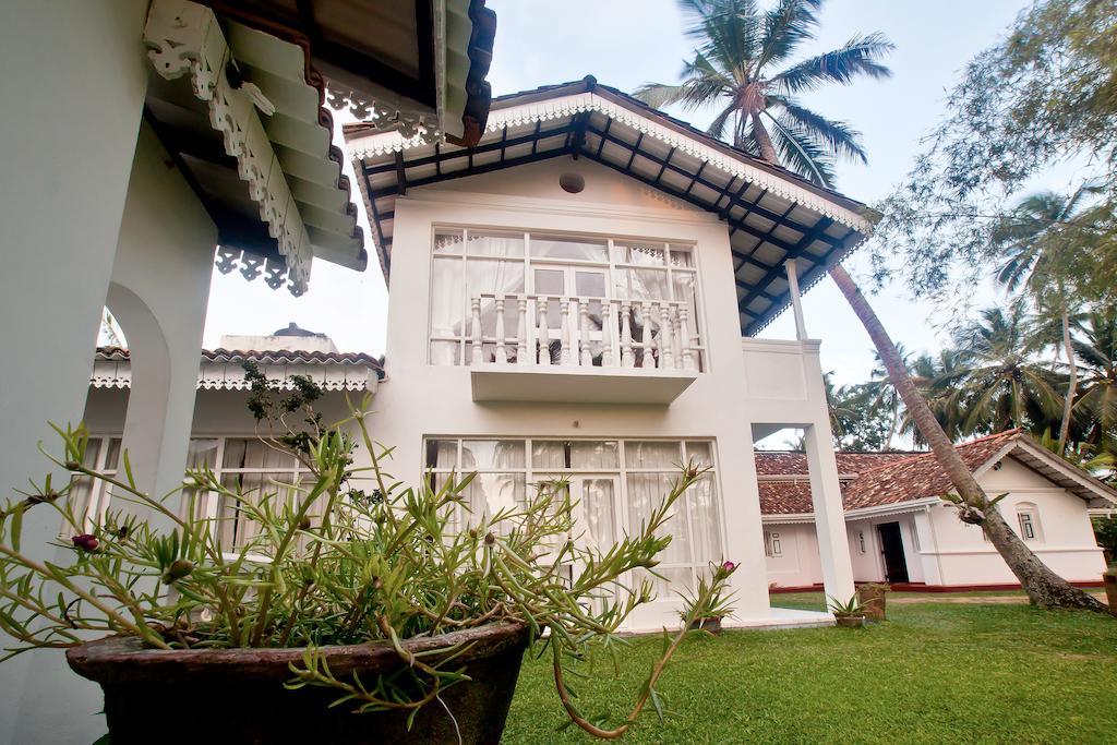 Chitra Ayurveda Hotel Bentota Bagian luar foto